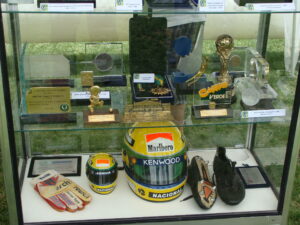 Exposição de troféus e itens de coleção de Zetti